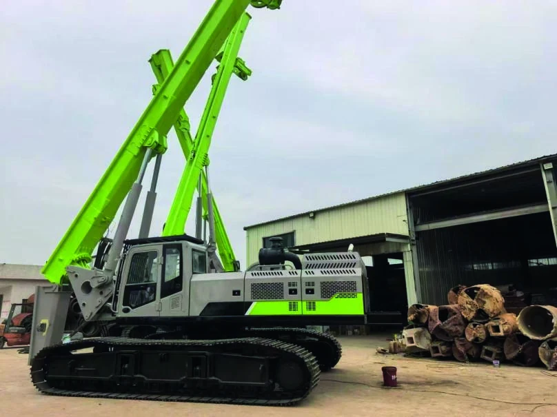 Rotary drilling equipment in operation