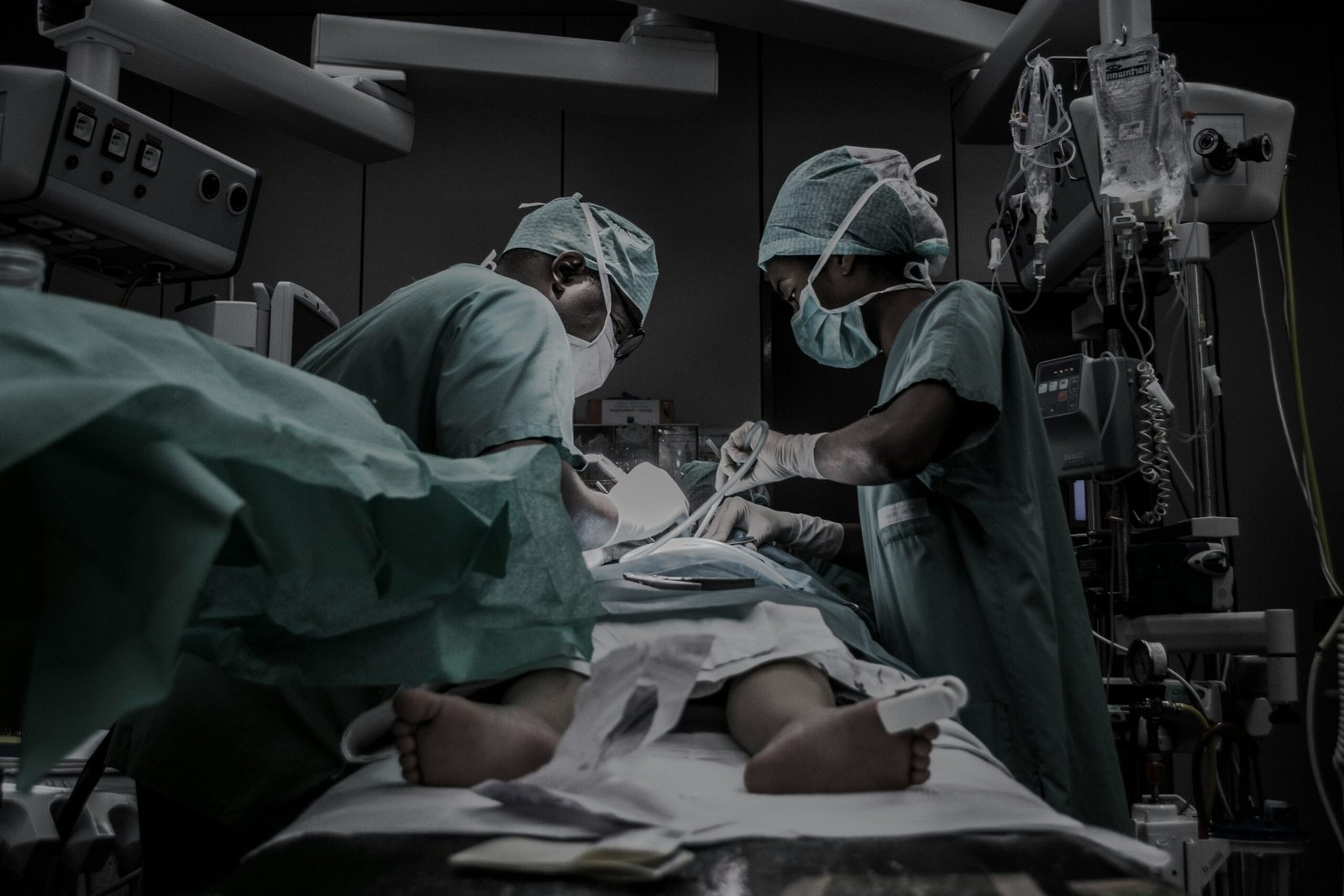 Saudi healthcare professionals collaborating in a modern clinical environment